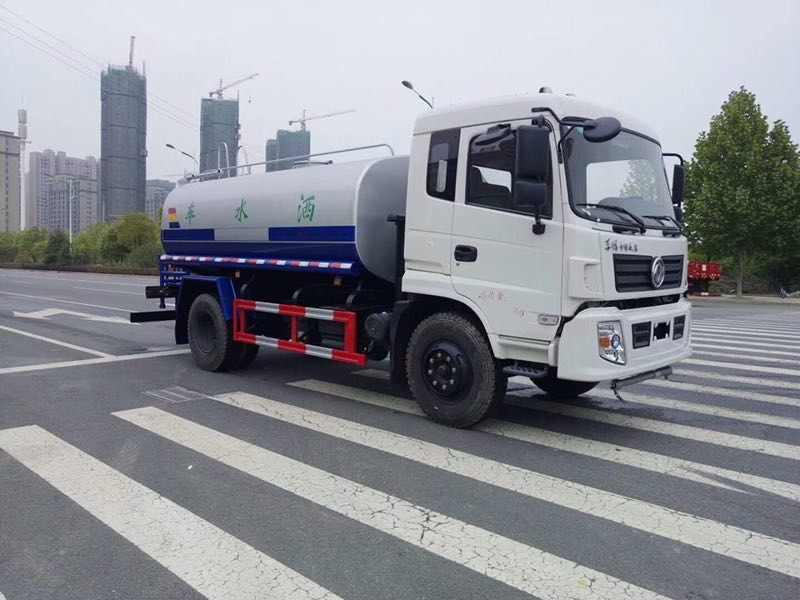 ���ҿڞ�ˮ܇�r�񣬏��ҿ�12����ˮ܇�N������������12����ˮ܇�S��ֱ�N